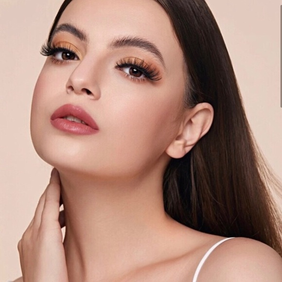 🆕 Natural Looking Eyelashes - Picture 3 of 4